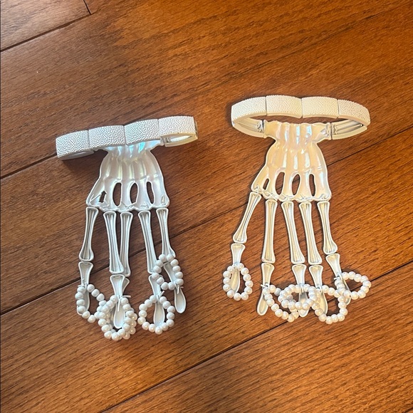 Skeleton Hand bracelets - Picture 2 of 2